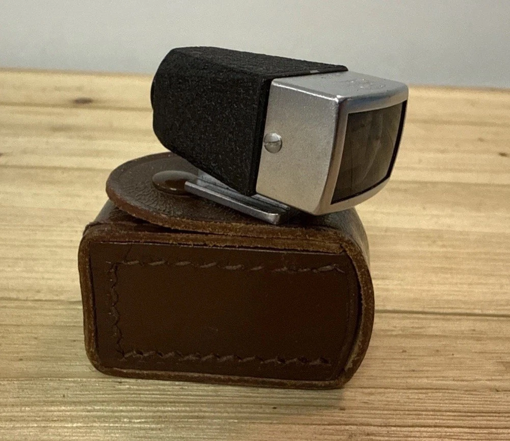 Zeiss Ikon 563/03 for 85mm and 135mm finder attachment with case. Good condition