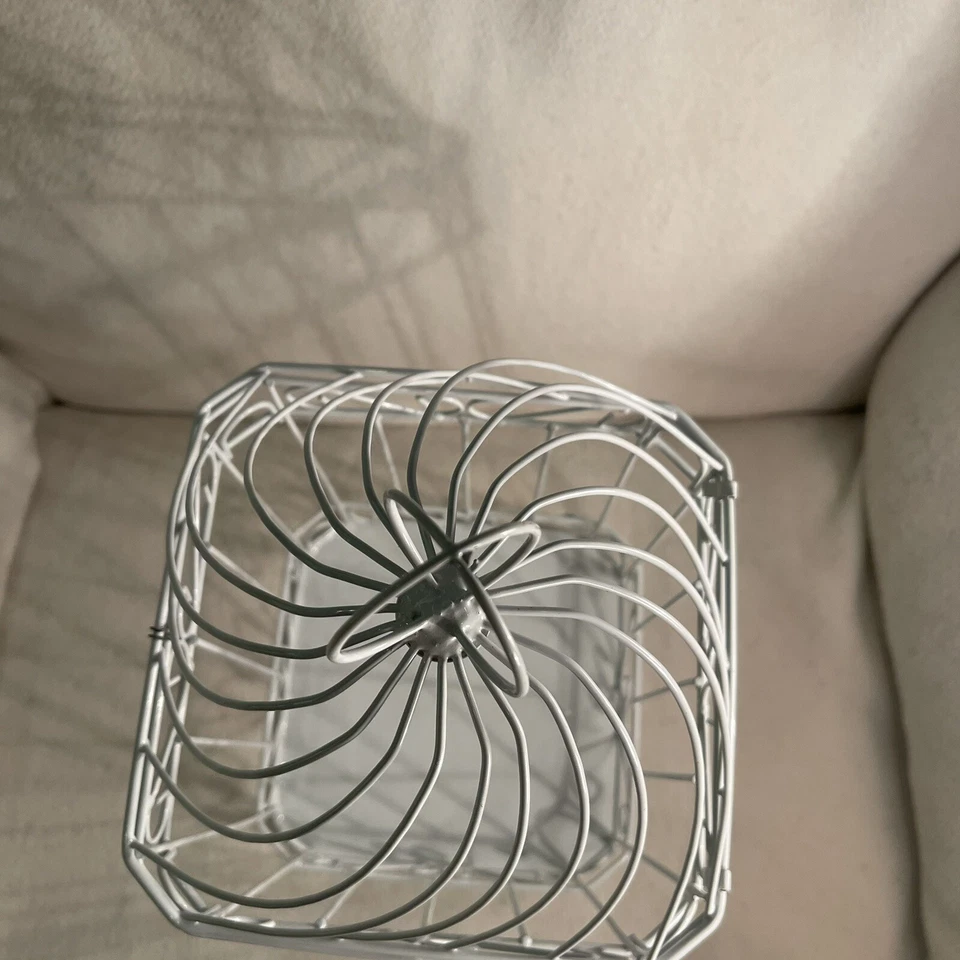 Portatarjetas de ducha de boda jaula para pájaros de metal blanco Foto 4 de 4