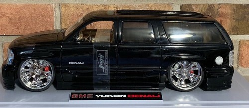 YukON DENALI1:18 scale Jada Toys DUB CITY GMC - Picture 2 of 10