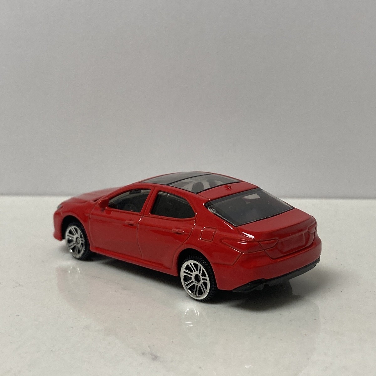 シルバー CAMRY ミニカー Beautiful Monster シルバー CAMRY ミニカー Beautiful Monster シルバー CAMRY