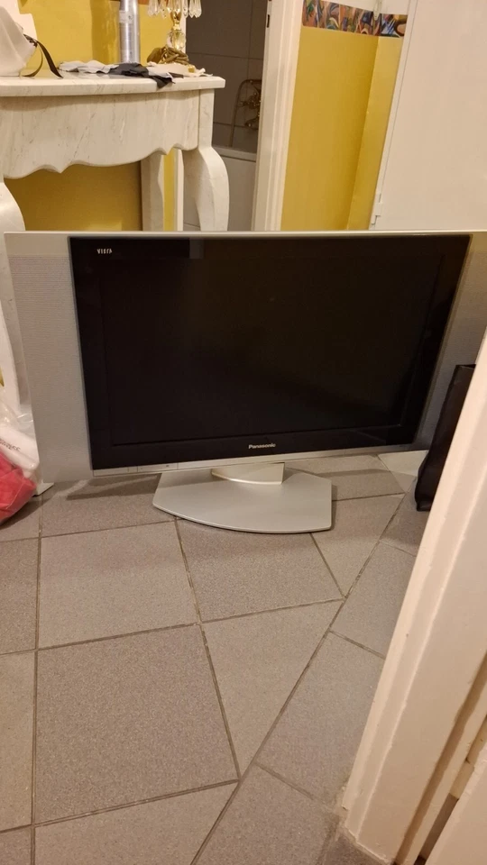 Samsung Flachbild Fernseher , 2008 , Wandhalterung und Receiver - Bild 1 von 1