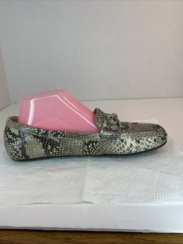 Mocasín Isaac Mizrahi Live Python de cuero en relieve talla 9. M - Imagen 6 de 10