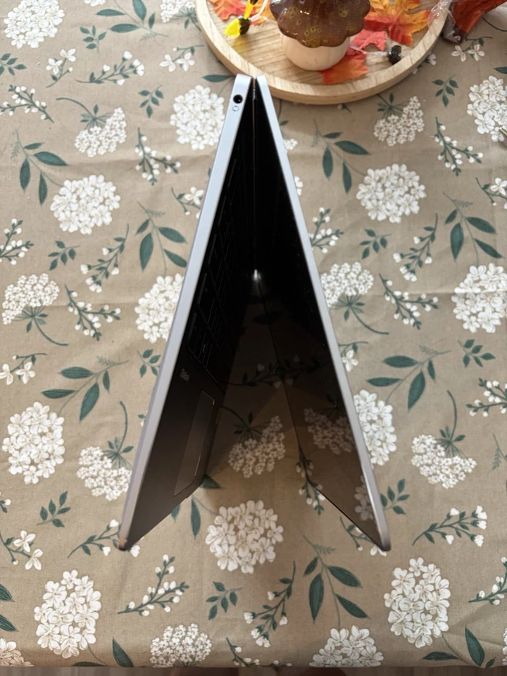 HP EliteBook Folio G1 12" táctil Intel HD GPU 515 1,2 GHz Intel m7-6Y75 8 GB 128 GB Foto 4 de 4