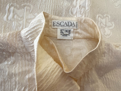 ESCADA SILK BLOUSE IN CREAM TEXTURED SILK IN ROSES 42 RUNS 14 WEST GERMANY