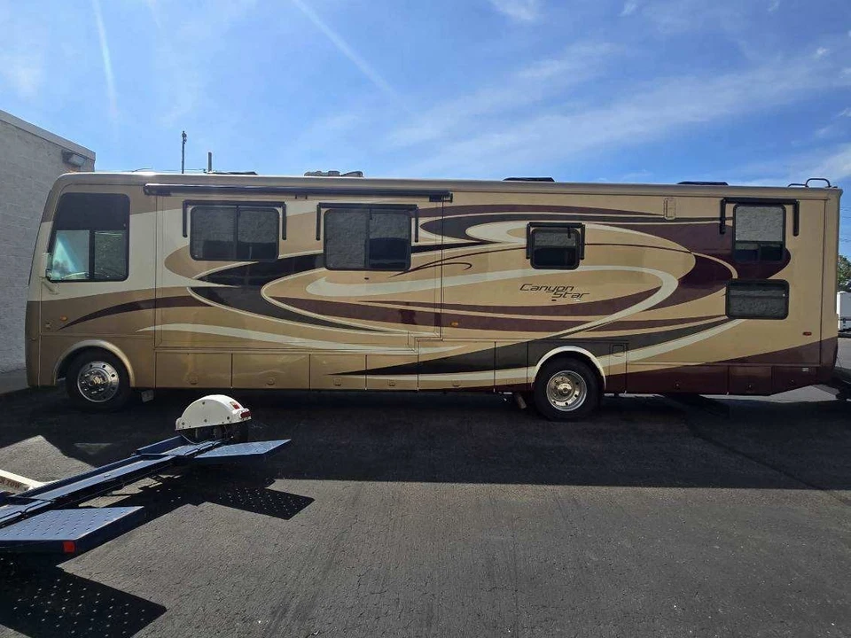 2013 Newmar Canyon Star 3920 Toy Hauler - Image 2 of 4