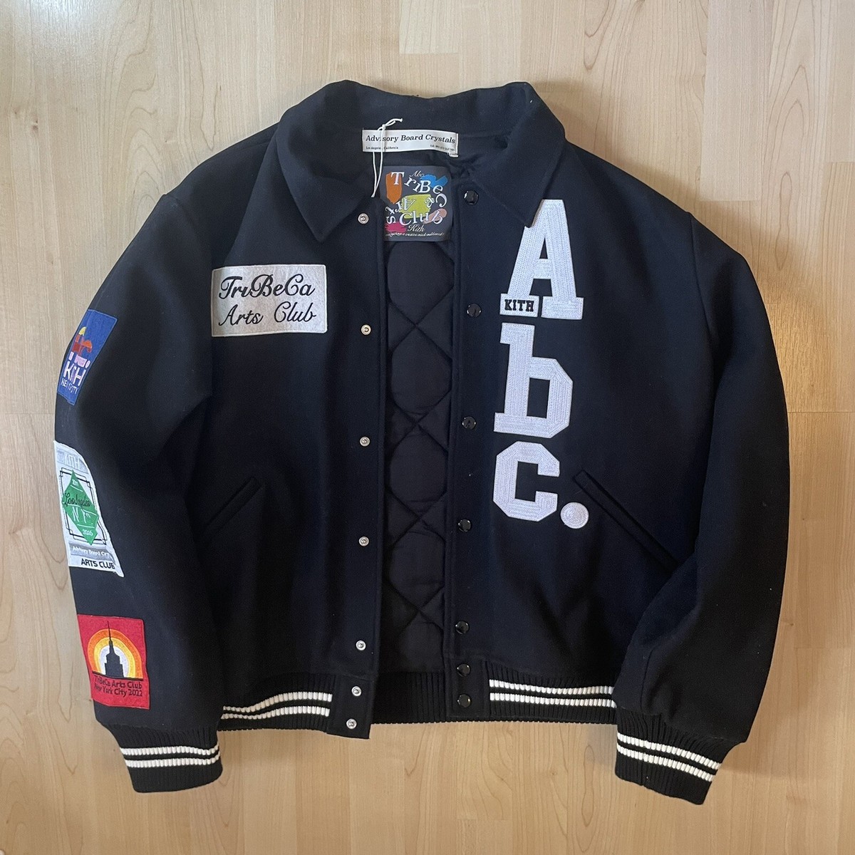 KITH x Advisory Board Crystals ABC pour TriBeCa Arts Club Varsity