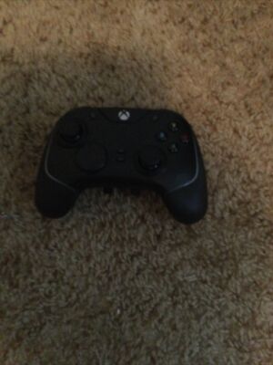 Razer Wolverine V2 Chroma Controller for Microsoft Xbox One/Series S/X - Black