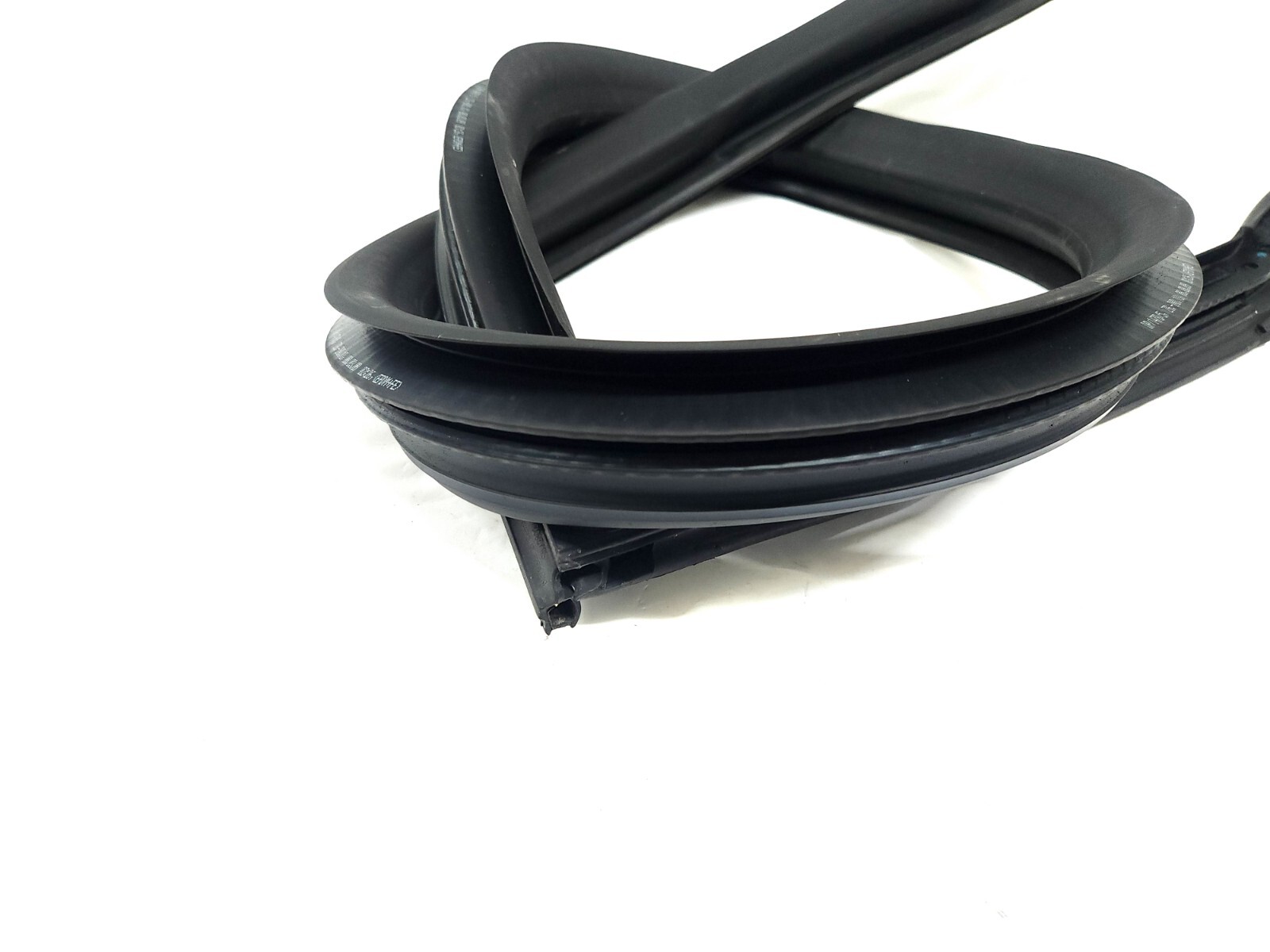 ⭐ 08-19 Maserati Gran Turismo Front Upper Left Door Rubber Seal Gasket Oem