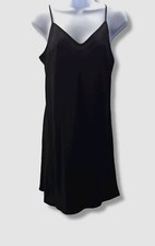  60 Guess Women's Black Solid Sleeveless V-Neck Pullover Slip Size 2