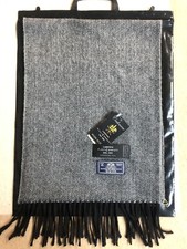 Chevron gemusterter Schal perlgrau mit schwar...