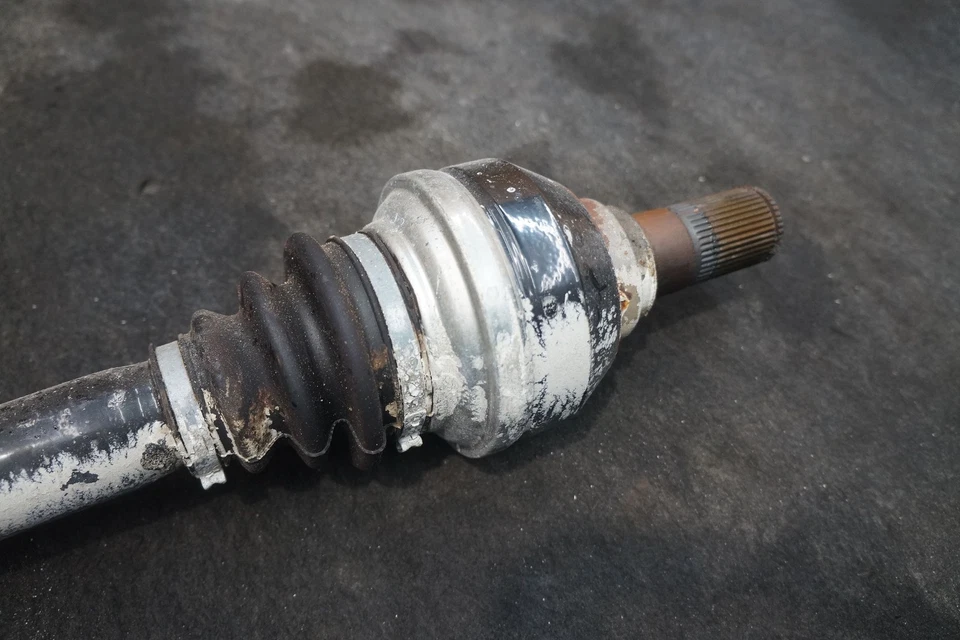 Eixo traseiro direito do passageiro CV HY53-4B402-BA OEM Aston Martin DB11 2020 - Imagem 3 de 4