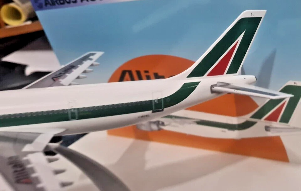 Alitalia Airbus A300B4-200 I-BUSL - Scala 1:200 - InFlight 200 IF30B4AZ0623 - Immagine 4 di 4