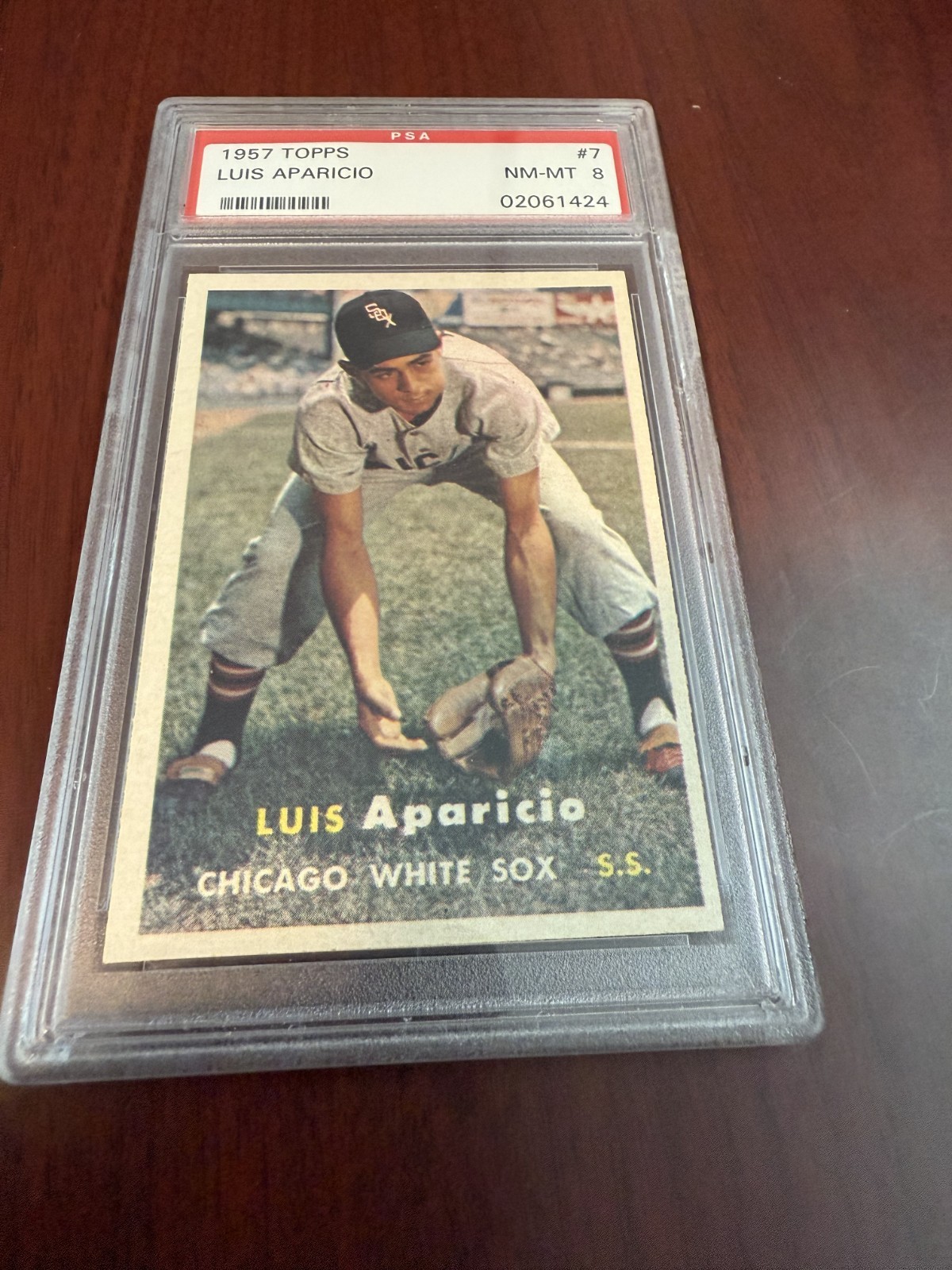 1957 Topps #7 Luis Aparicio HOF. PSA 8