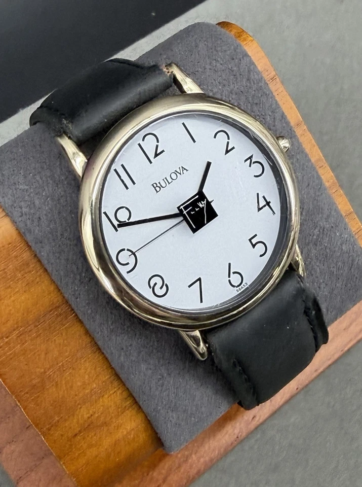 Reloj de Exposición Bulova Frank Lloyd Wright Banda Negra Batería Nueva 9.5 Pulgadas Foto 3 de 4