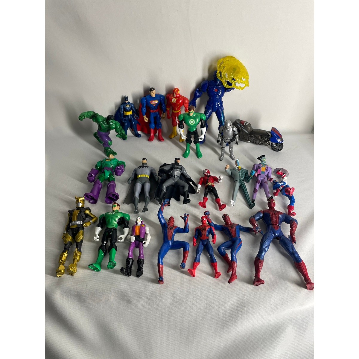 Super Heroes Action Figure Lot of 20+ Mixed 5