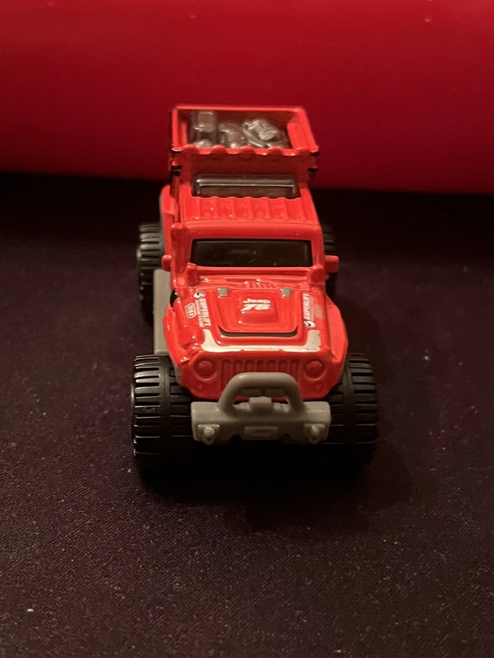 Matchbox 2011 Jeep Wrangler Superlift 4x4 Red Diecast w/ Roof Rack USED NM Cond - Image 2 of 4