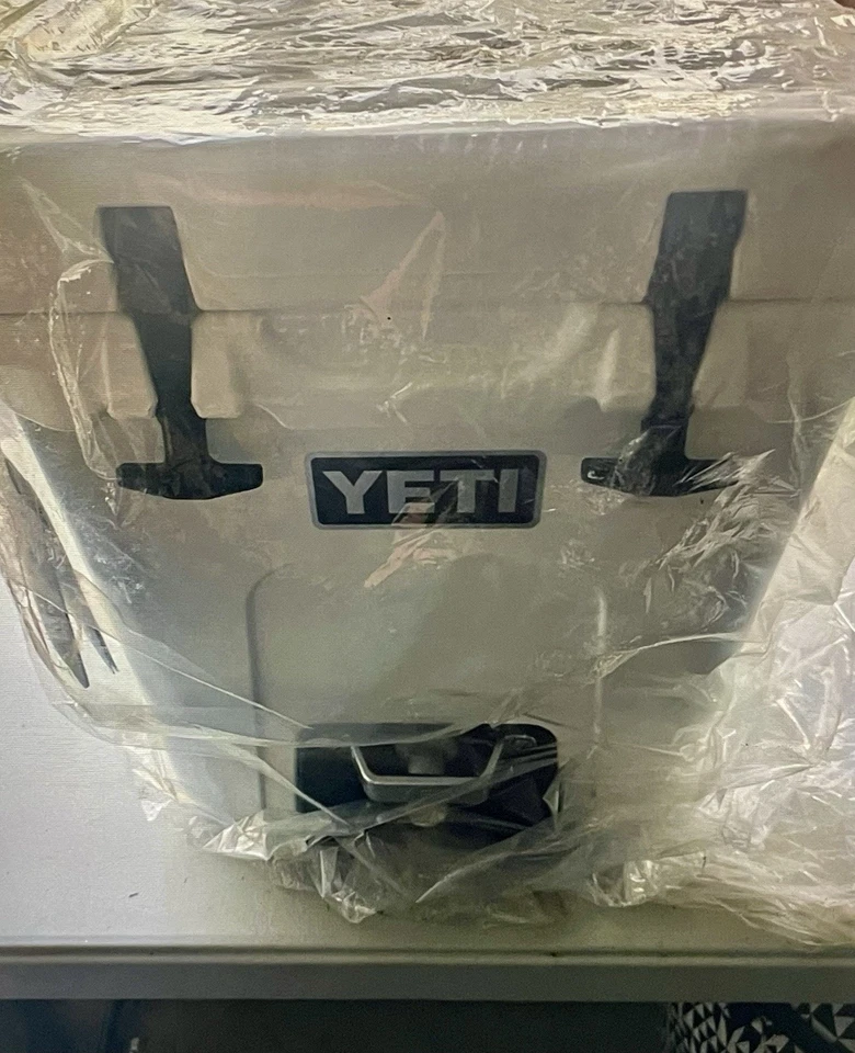 NUEVO CON ETIQUETAS ENFRIADOR DE AGUA YETI SILO ESTACIÓN DE HIDRATACIÓN AISLADA 6 GALONES 24 CUARTOS BLANCO Foto 2 de 4