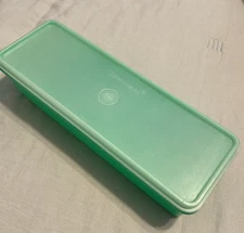 Vintage Tupperware Jadeite Green Small Celery Vegetable Keeper USA crisper