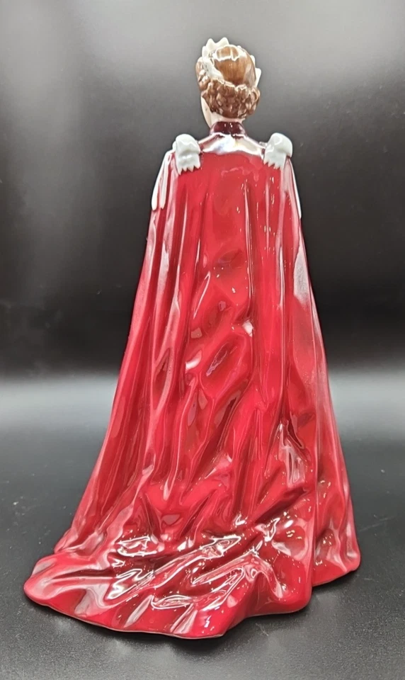 Royal Worcester Queen Elizabeth II 80th Birthday Commemorative Figure 2006 - Image 3 of 4