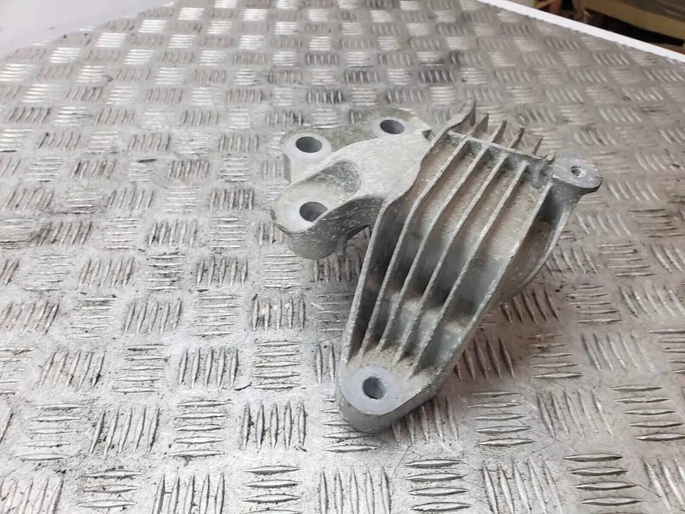 VAUXHALL INSIGNIA B MK2 1.5 PETROL ENGINE MOUNT BRACKET 2017 84248716 - Image 3 of 4