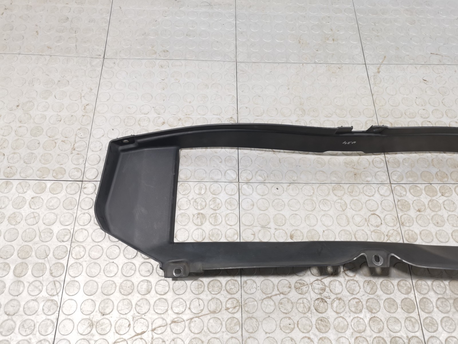 Maserati Levante 3.0 L AWD 2017 Front Center Radiator Air Guide Duct Panel OEM