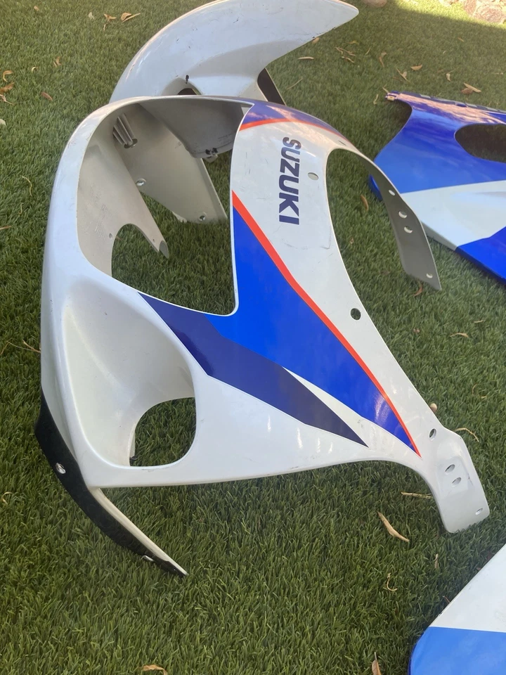 JUEGO DE CARENADO COMPLETO ORIGINAL ORIGINAL SUZUKI GSXR 600/750 SRAD 1996-2000/1999 Foto 2 de 4