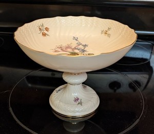 Royal Copenhagen compote  pedestal bowl textured surface rose 910/1528