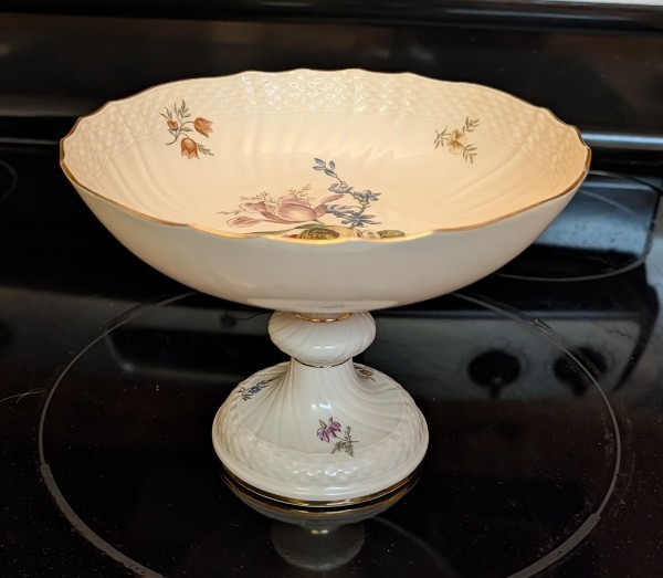 Royal Copenhagen compote  pedestal bowl textured surface rose 910/1528