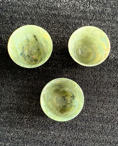 Three Chinese Jade Cups - Picture 2 of 5