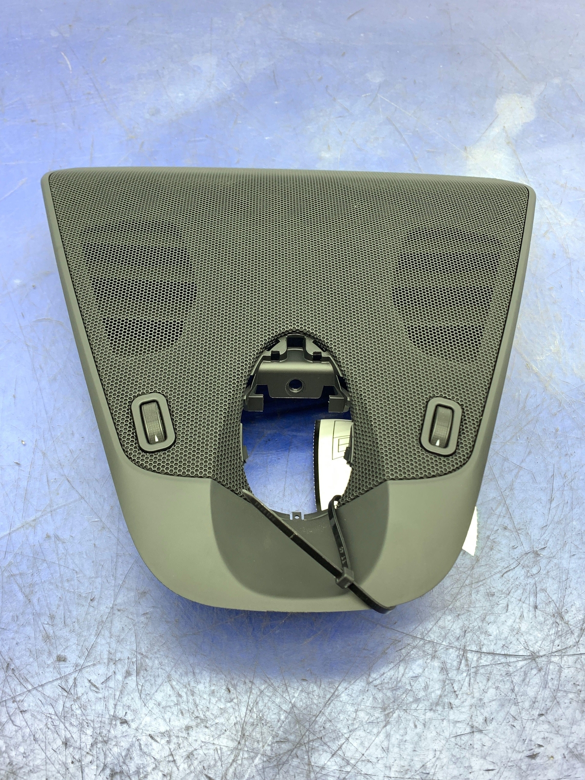 2017-2020 MASERATI LEVANTE M161 OEM CENTER DASH SPEAKER TRIM 6700492840