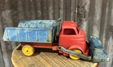 1950's WYANDOTTE Tin Dump Truck w front scoop Plastic Cab toy truck
