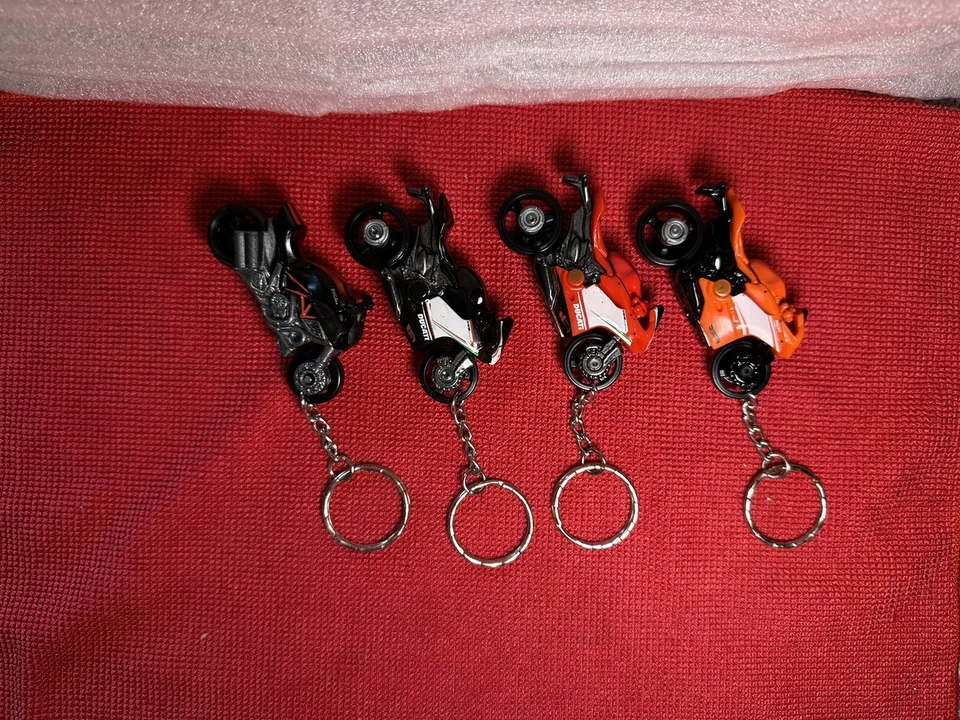 LOTE DE 4 LLAVEROS HOT WHEELS DUCATI moto Foto 2 de 3