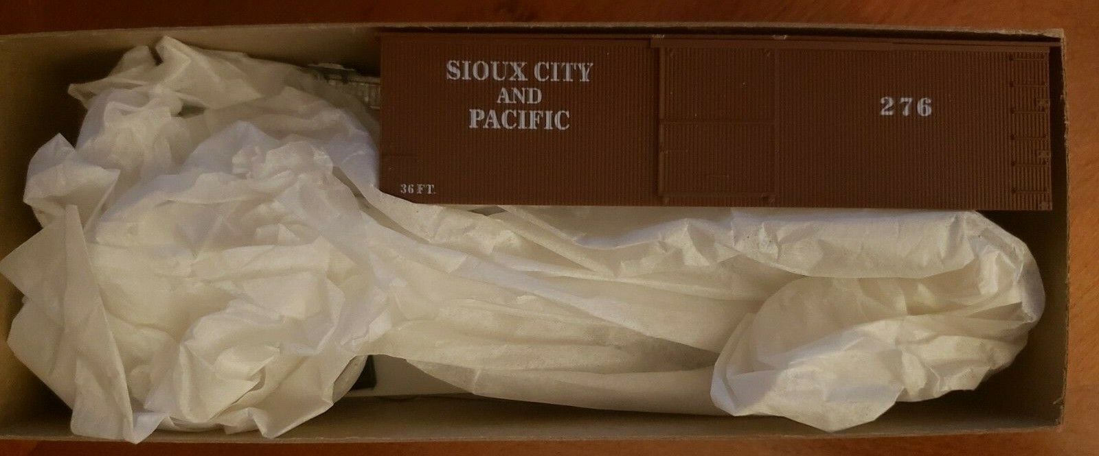 Roundhouse HO Scale 36 Sioux City Pacific Truss-Rod Boxcar "Old Timer" Kit 07908