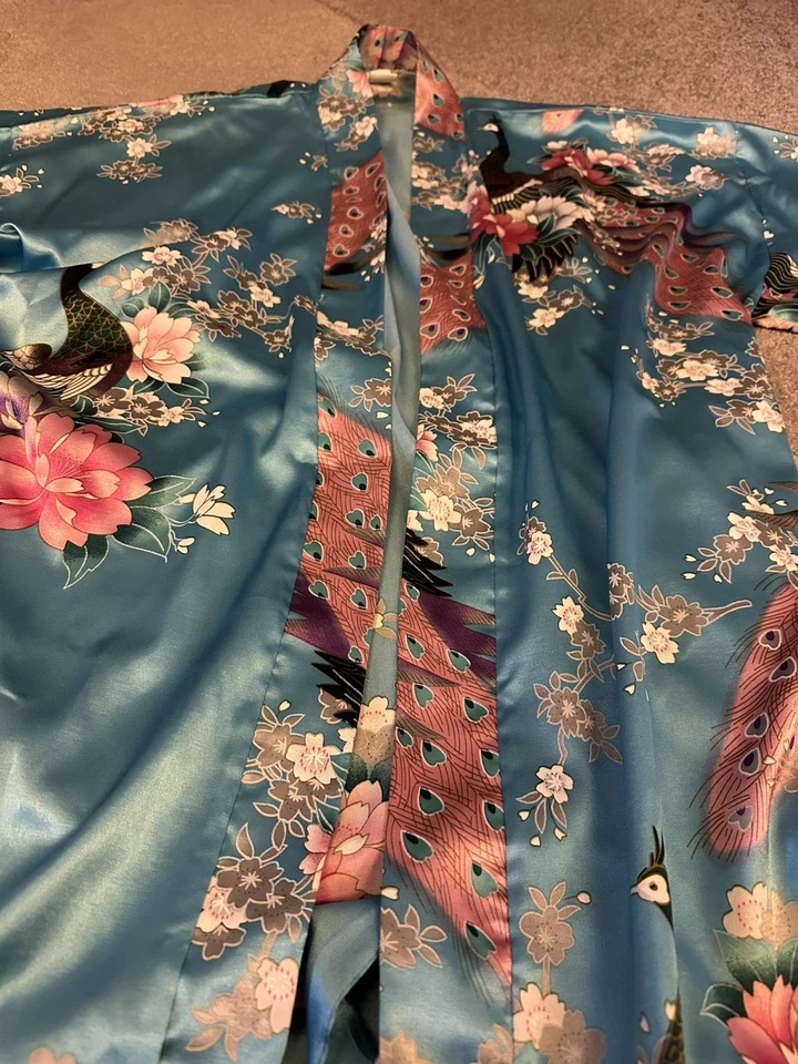 100% Silk Kimono / Robe, Vietnam, Blue / Turquoise, Floral, Birds, Medium. New. - Image 3 of 4