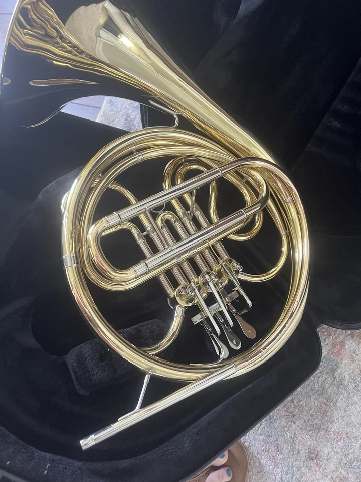 Trompa francesa Yamaha YHR-313 com estojo e bocal - Imagem 3 de 3