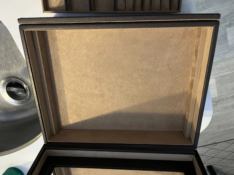 Caixa de joias de couro vegano marrom Pottery Barn, 12" X 9,5" X 6,75" - Imagem 4 de 4