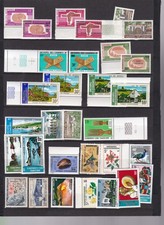 lot 50  timbres Etat Comorien et Archipel des Comores  avec et sans surcharge
