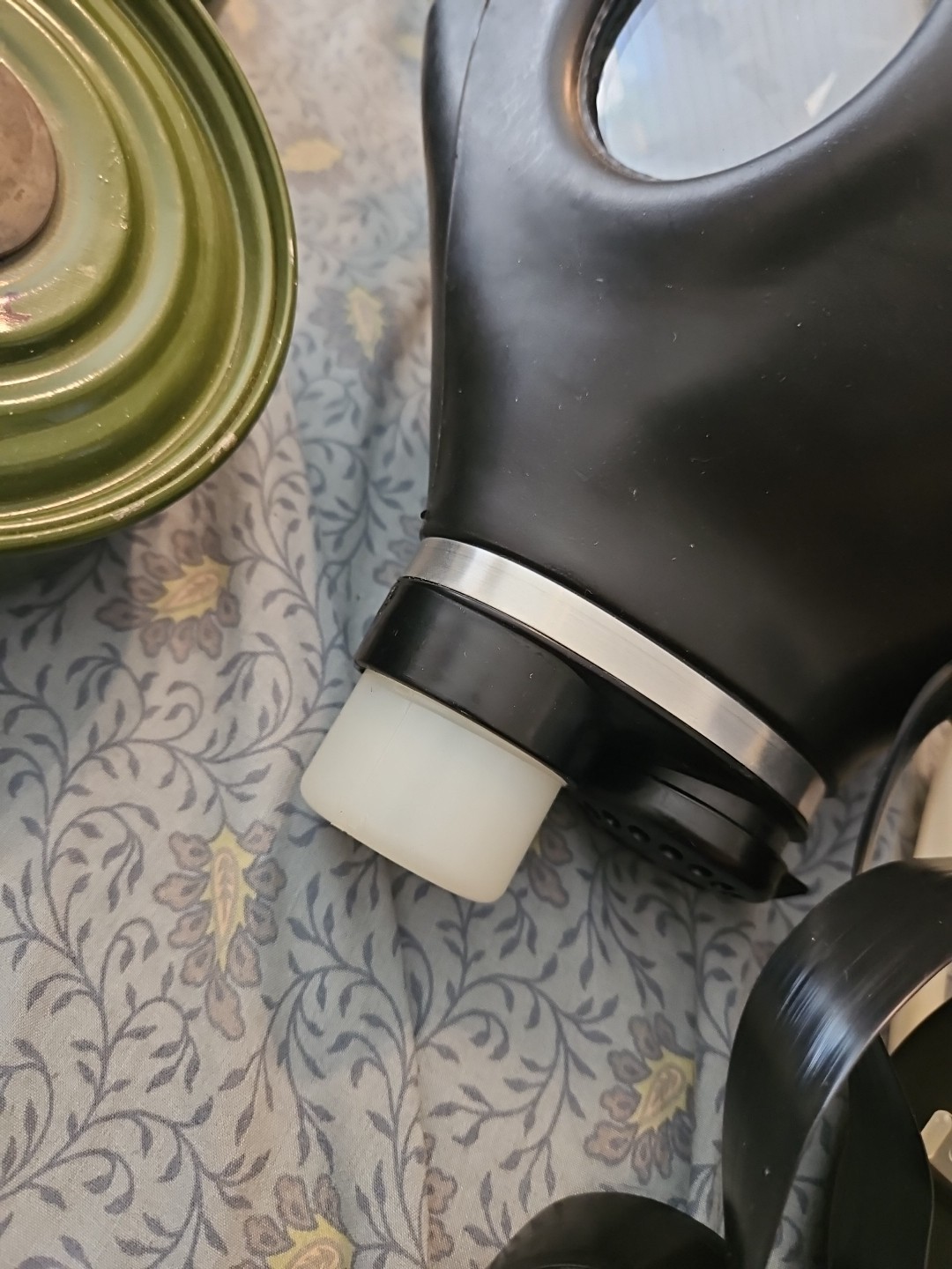 VINTAGE ISRAELI GAS MASK W/ FILTER UNISSUED