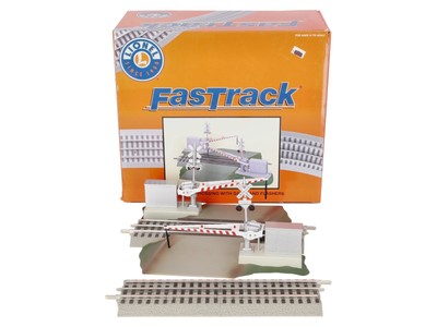 Lionel 6-12062 O Grade Crossing With Gates & Flashers EX/Box