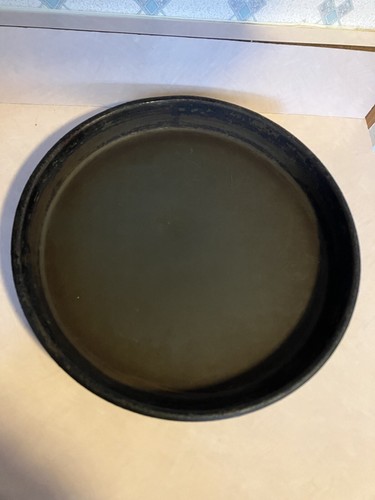 ORIGINAL Pizza Hut 12” Seasoned Medium Pizza Pan!!