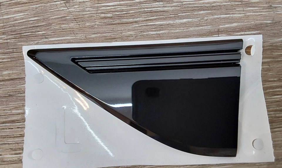 2018-2022 VW Volkswagen Atlas Atlas Fender Nameplate LEFT 3CN-853-688 OEM - Image 3 of 4