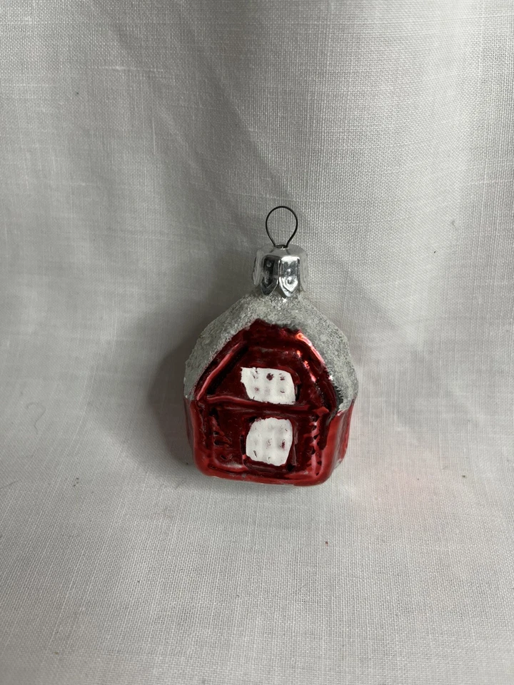 Antiguo adorno de Navidad antiguo de vidrio de mercurio rojo granero casa con nieve brillante Foto 2 de 4