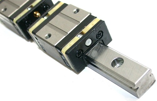 NSK NS15T 7 Zoll Linearführungsschiene mit zwei LS15 Lagergleitern - Bild 3 von 3