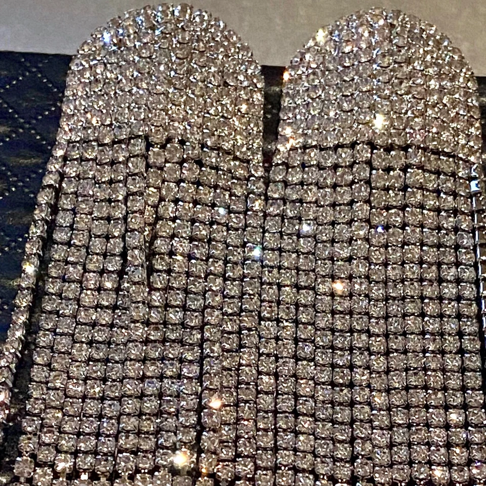 Preciosos pendientes de araña de borla larga con cristal de Swarovski enchapado en platino Foto 3 de 4