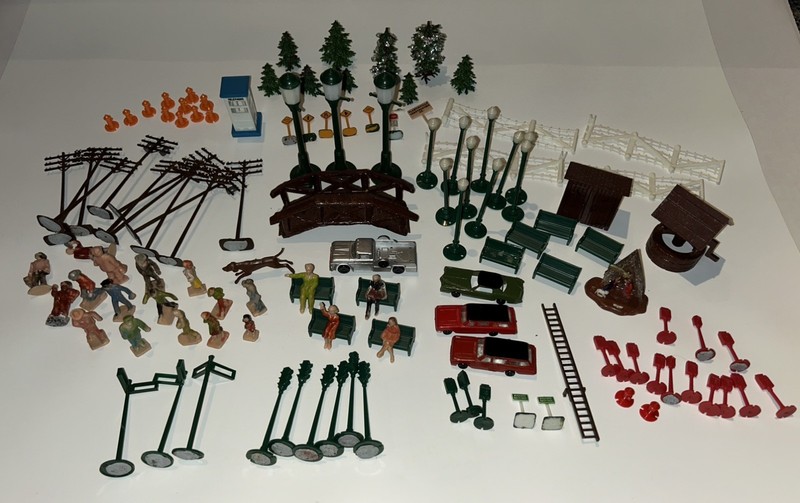 O/S Scale Lot 87pc Figures Lights Trees Cars Nativity Buildings