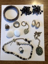 Grab Bag Assorted Costume Jewelry. Lot CJ3
