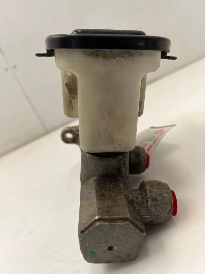 Cilindro maestro de freno de vacío para camioneta Chevy C/K 1500 1988-1993 OEM 18060086 Foto 4 de 4