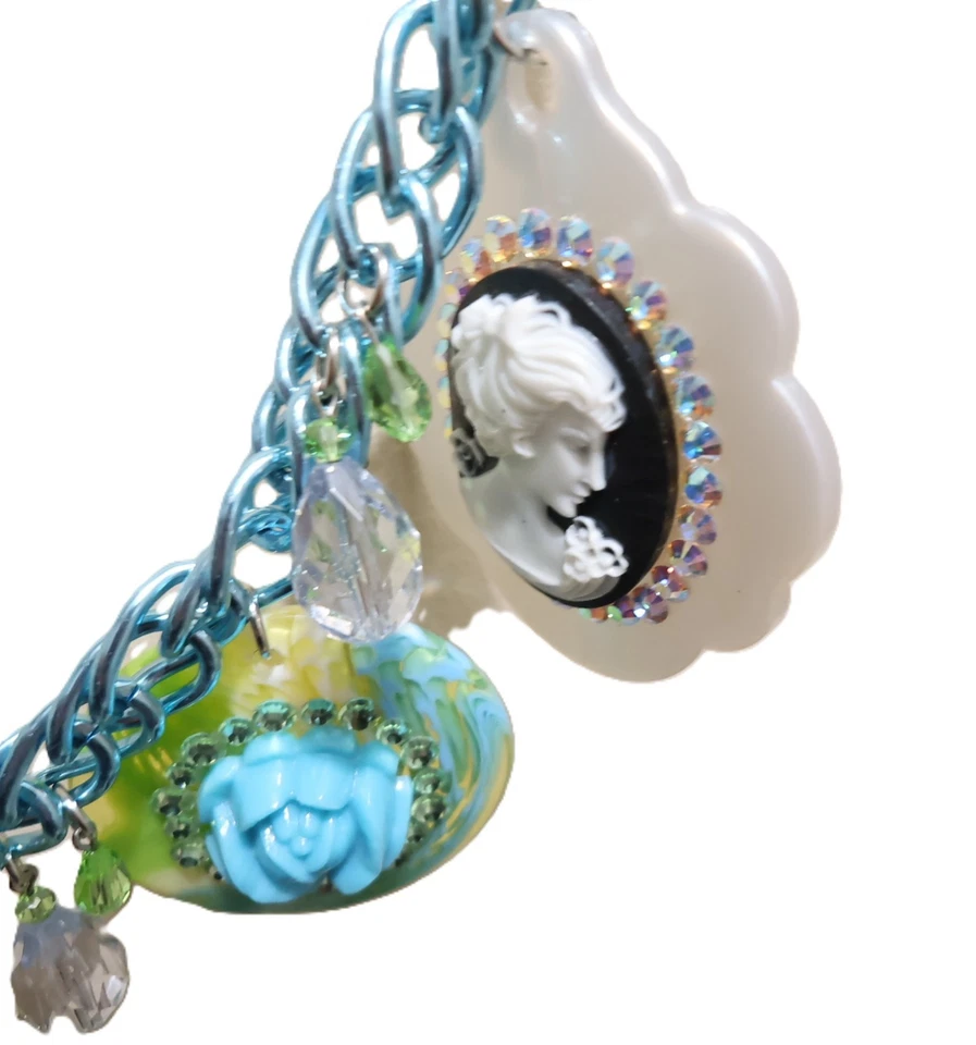 Tarina Tarantino Cinturón Camafeo Dijes en Cadena Azul Swarovski Firmado Plateado Foto 3 de 4