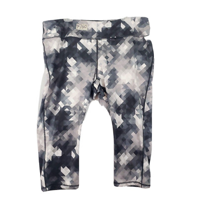 Reebok women's yoga exercize pants, size 1X, black geo print, 37-42x20'' capri