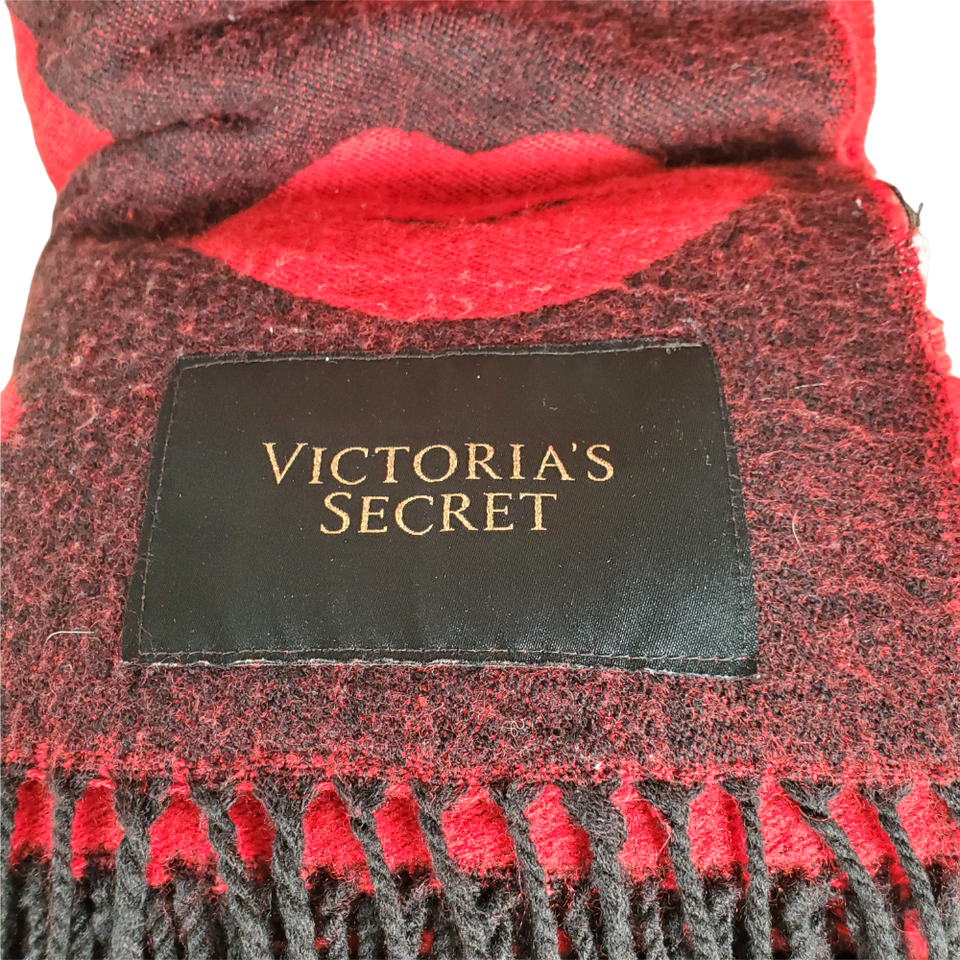 VICTORIA'S SECRET Red & Black Kisses Acrylic Blanket Throw 50 x 60
